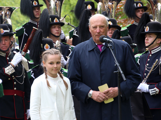 Kongen og Prinsessen åpner skulpturparken. Foto: Liv Osmundsen, Det kongelige hoff